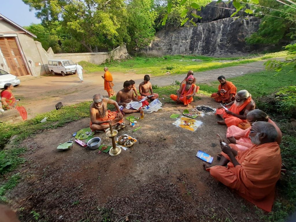 Pushpanjali Swamiyar celebrating Shankara Jayanti outside his Matha premises at Munchirai, Kanyakumari